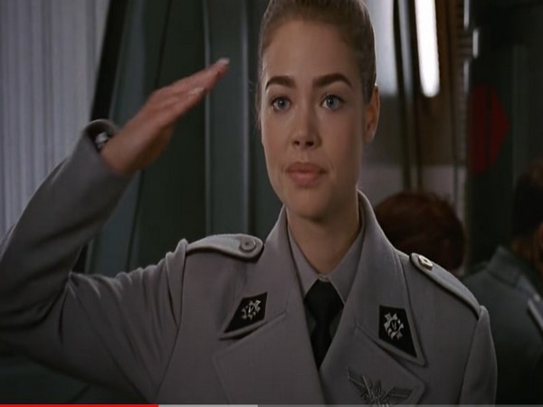 Denise Richards in 'Starship Troopers' (Image source:YouTube/ @sonypictures)