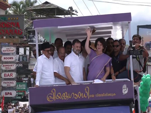 Rahul Gandhi and Priyanka Gandhi during a roadshow in Kerala's Wayanad (Photo/ANI)