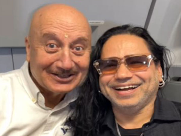Anupam Kher , Kailash Kher (Image source: Instagram/@anupampkher)