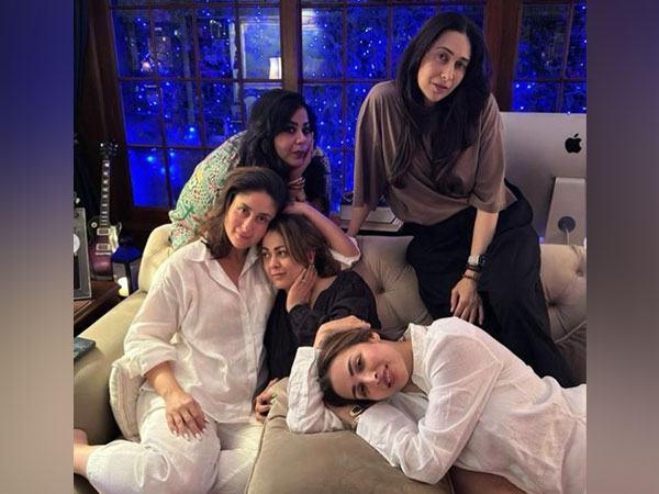 Malaika Arora, Kareena Kapoor Khan, Amrita Arora and Karisma Kapoor (Image source: Instagram @amuaroraofficial)