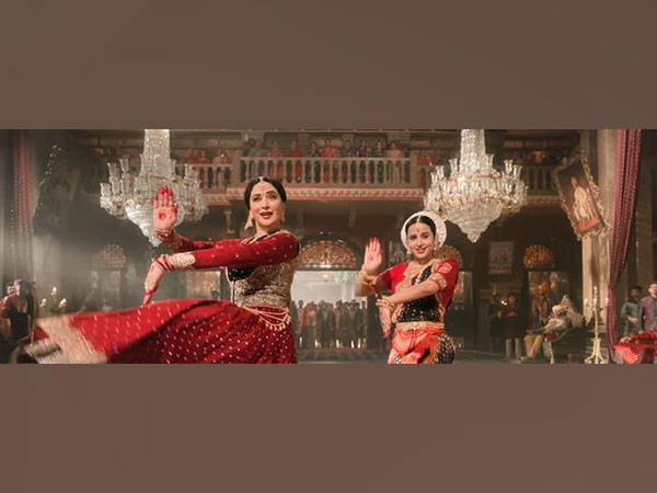 Actors Vidya Balan and Madhuri Dixit Nene (Image source: YouTube)