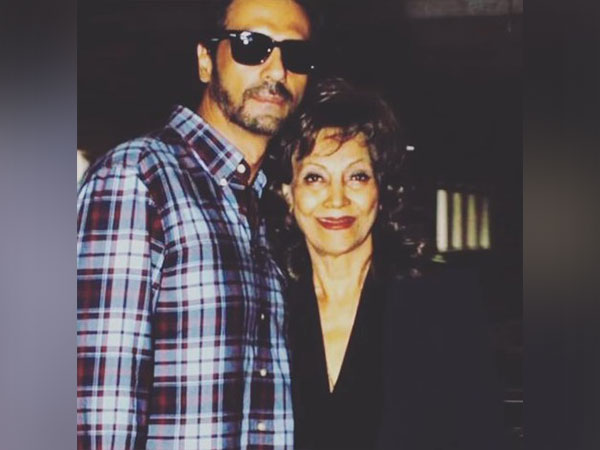 Arjun Rampal with mother Gwen Rampal (Image Source: Instagram@ArjunRampal)
