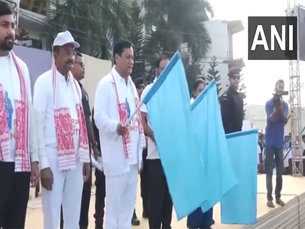 Sarbananda Sonowal flags off 'Run for Unity' marathon in Guwahati (Photo/ANI)