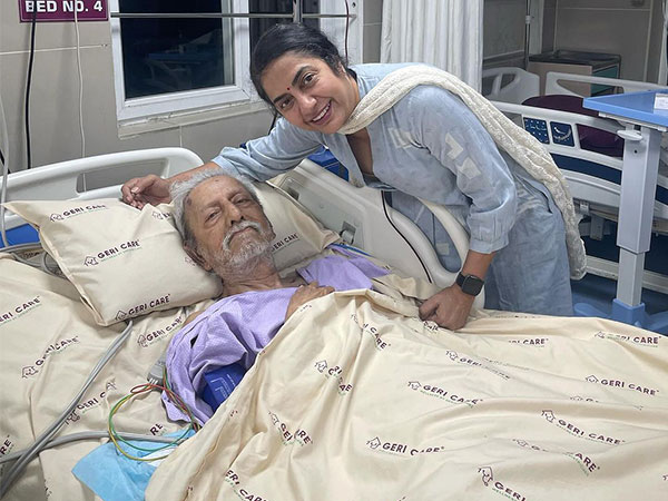 Charuhasan with his daughter Suhasini Mani Ratnam (Photo/instagram/@suhasinihasan)