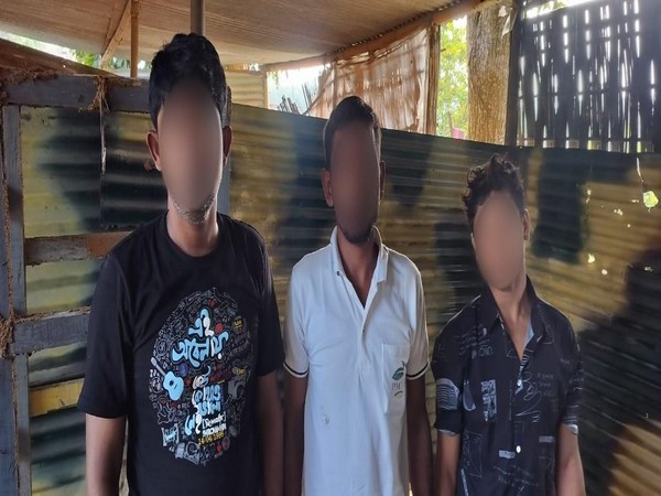 Apprehended Bangladeshi nationals (Photo/ BSF Tripura)