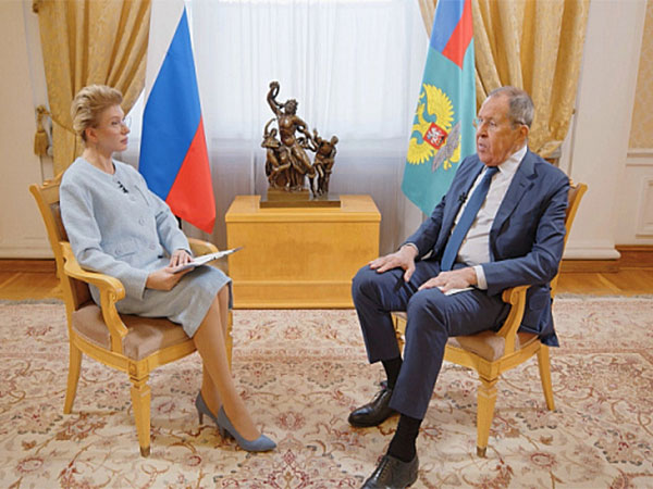 Russian Foreign Minister Sergey Lavrov speaks Ksenia Komissarova, Editor-in-Chief of TV BRICS. (Photo: TV BRICS)