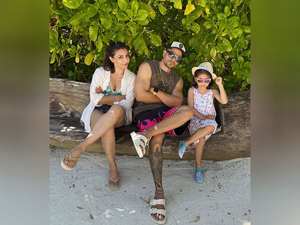 Soha Ali Khan,  Kunal Kemmu with their daughter Inaaya (Photo/instagram/@sakpataudi)