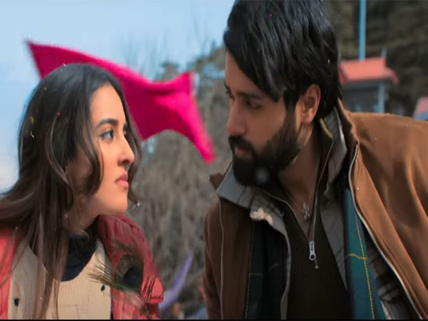 A snip from Yaadon Ke Jharokhon Se song (Photo/Zee Music Company)