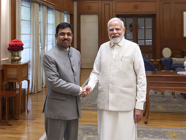  India's next ambassador to Turkey, Muktesh Pardeshi and PM Narendra Modi (Photo/@MukteshPardeshi)