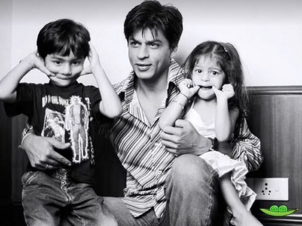 SRK with Suhana and Aaryan (Photo/instagram/suhanakhan2)