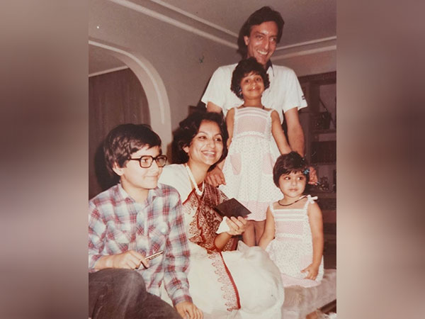 Young Saif, Soha with family (Photo/instagram/sabapataudi)