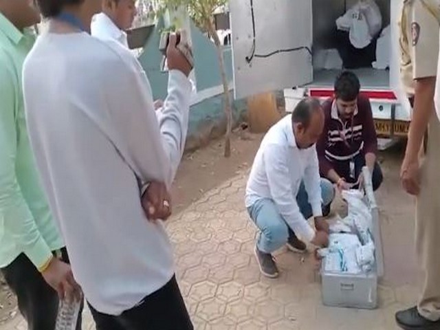 Gold and silver seized in Maharashtra's Jalgaon (Photo/ANI)