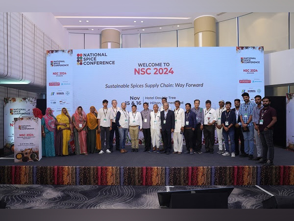 National Spice Conference organising committee members with farmer representatives