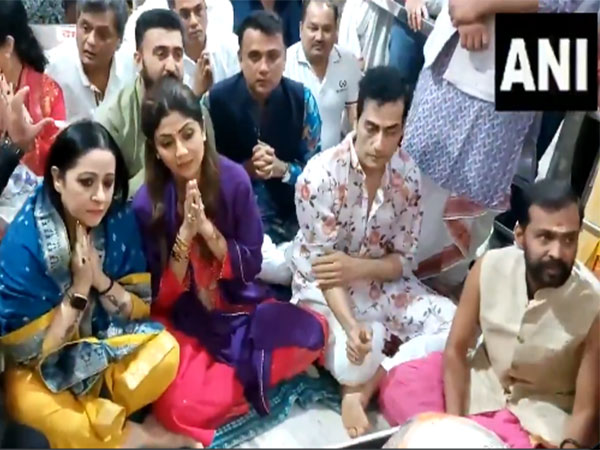 Actor Shilpa Shetty offering prayers to Baba Mahakal (Photo/ANI)