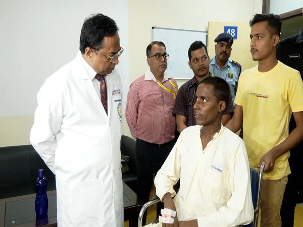 24-Year-Army Jawan along with doctors in AIIMS Bhubaneswar after his life saved through eCPR procedure (Photo/AIIMS Bhubaneswar)  