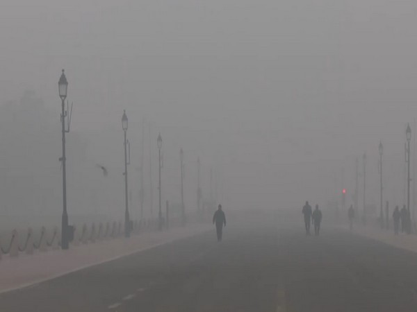 A layer of haze at India Gate (Photo/ANI)