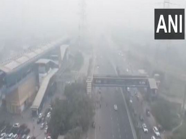 Visuals of a thick layer of smog in the National Capital (Photo/ANI)