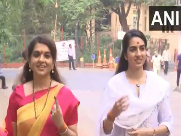 Shiv Sena candidate from Mumba Devi seat, Shaina NC and her daughter Shanaya Munot show their inked fingers after casting their votes (Photo/ANI)
