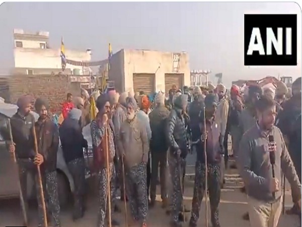 A clash broke out between Congress and Aam Aadmi Party (AAP) workers at a polling booth in Punjab's Dera Pathana (Photo/ANI)