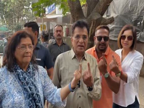 BJP leader and candidate Kirit Somaiya with family (Photo/ANI)