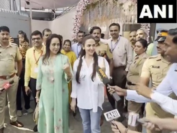 Hema Malini, Esha Deol (Photo/ANI)