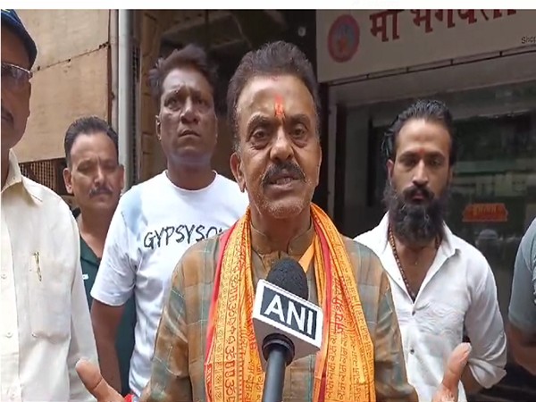 Shiv Sena leader and its candidate from Dindoshi constituency Sanjay Nirupam (Photo/ANI)
