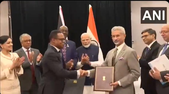 EAM S Jaishankar exchanges MoU with Trinidad abnd Tobago counterpart. (Photo/ ANI) 
