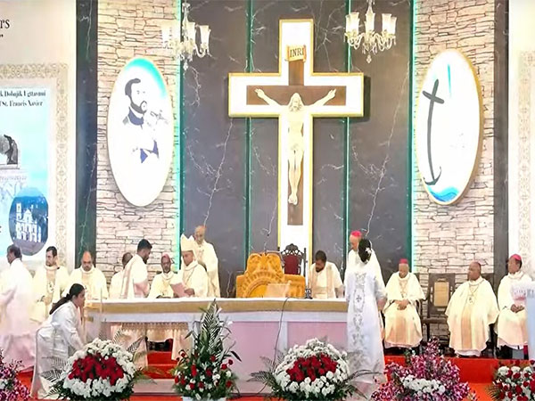 Solemn Eucharist for the opening of the Exposition of sacred relics of St Francis Xavier in Goa.   (Photo: Archdiocese of Goa))
