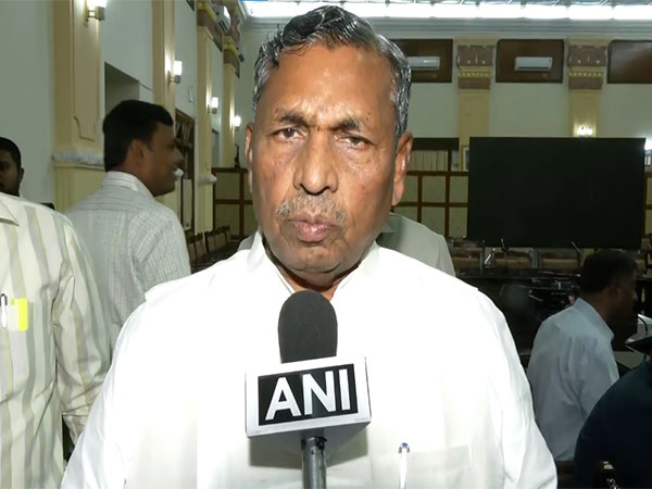 Karnataka Food and Civil Supplies Minister KH Muniyappa (Photo/ANI)