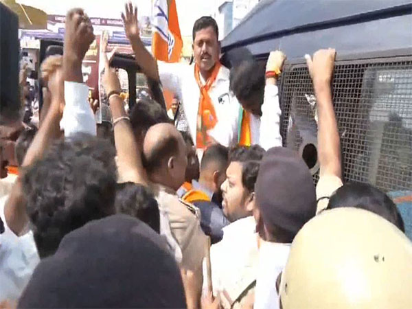 BJP leaders hold protest in Haveri, gets detained (Photo/ANI)