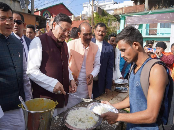 Uttarakhand CM Dhami distributed food to youth who came for Territorial Army recruitment in Pithoragarh (Photo/CM Office Uttarakhand's X)