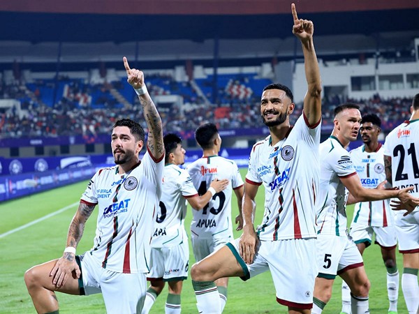 Dimitri Petratos and Manvir Singh (Photo: ISL)