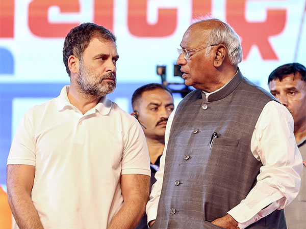 Congress MP Rahul Gandhi and party president Mallikarjun Kharge (File Photo/ANI)