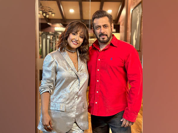 Hina Khan with Salman Khan (Image source: Instagram/@realhinakhan)