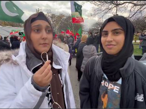 Supporters of Pakistan Tehreek-e-Insaf in Chicago (Photo/@PTIofficial)