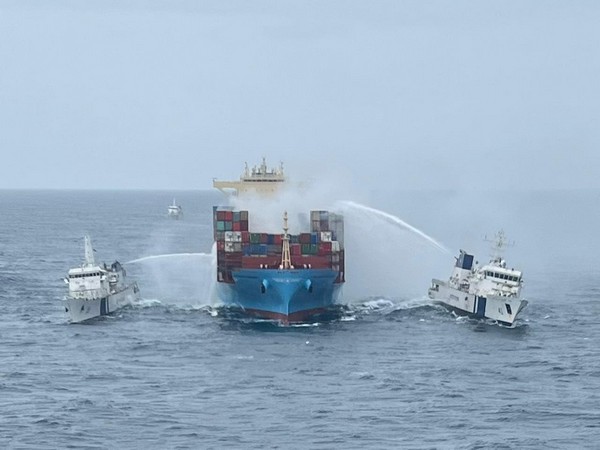 Coast Guard vessels in action in a SAR operation (Photo/@IndiaCoastGuard)