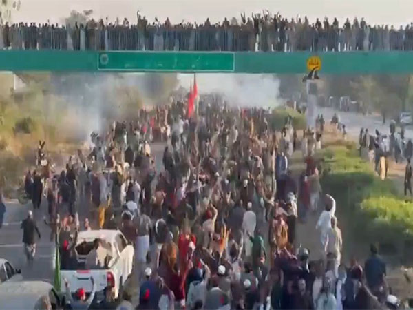  Pakistan Tehreek-e-insaf party’s supporters protesting for Imran Khan's release (Photo/X@PTIofficial)