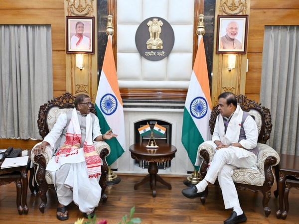  Assam Chief Minister Himanta Biswa Sarma and Assam Governor Lakshman Prasad Acharya (Photo/ANI)