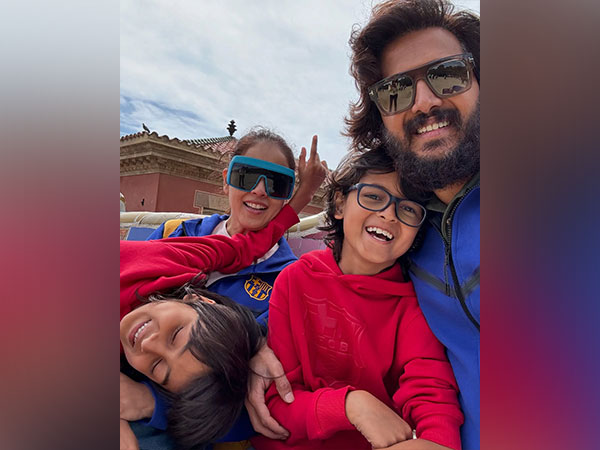 Riteish Deshmukh, Genelia with their kids (Photo/instagram/@riteishd)