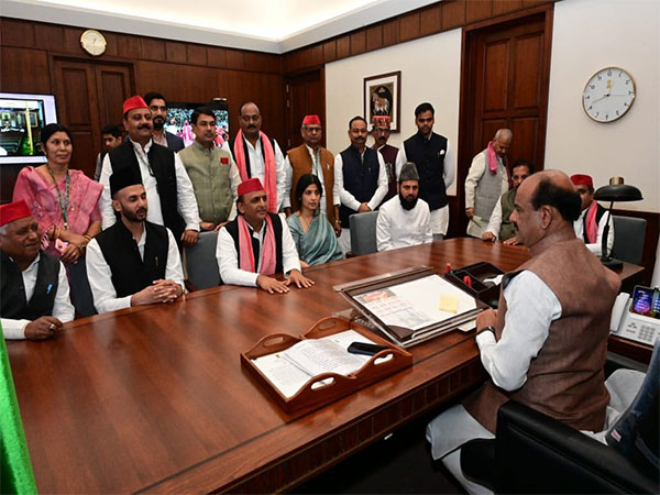 SP MPs including Akhilesh Yadav met Lok Sabha speaker Om Birla (Photo source: Samajwadi Party)