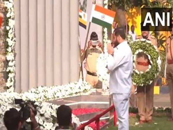 Maharashtra Chief Minister Eknath Shinde pays floral tribute to 26/11 martyrs (Photo/ANI)