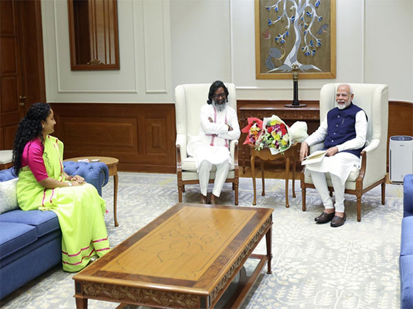  Jharkhand CM-designate Hemant Soren and his wife  Kalpana Soren with Prime Minister Narendra Modi. (Photo: PMO India/X)