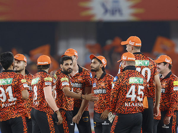 Bhuvneshwar Kumar with his SRH teammates. (Picture: X/@BhuviOfficial)