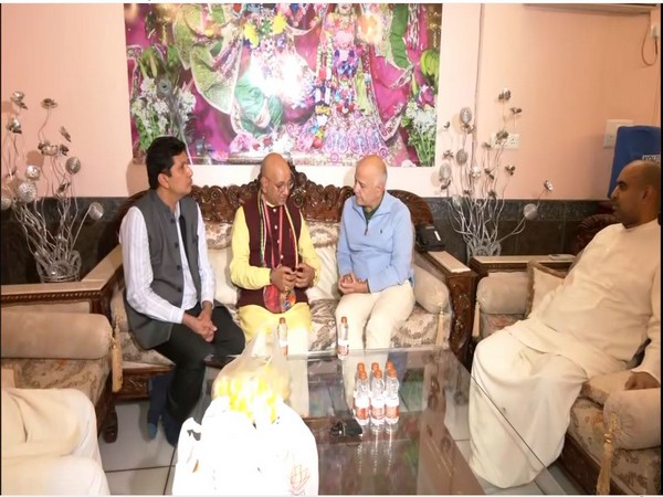 AAP leaders Saurabh Bharadwaj and Manish Sisodia during a meeting with Communication Director, ISKCON, Vrajendra Nandan (Photo/ANI)