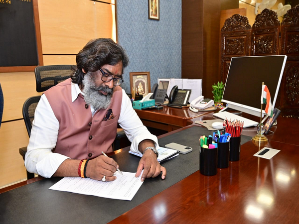 Jharkhand CM Hemant Soren assumed office after taking oath in his new term  (Photo/IPRD)