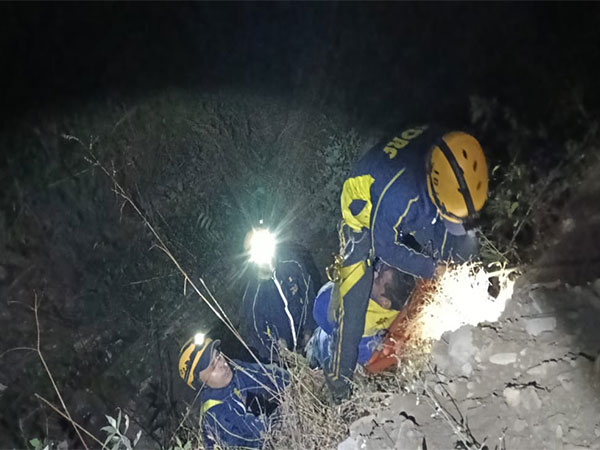 Visuals of the SDRF team rescuing the two injured people (Photo/ANI) 