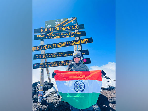  Muskan Raghuvanshi atop Mount Kilimanjaro  (Photo/@JM_Scindia)