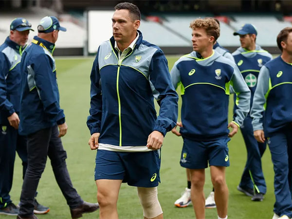 Scott Boland (centre). (Photo: cricket.com.au)