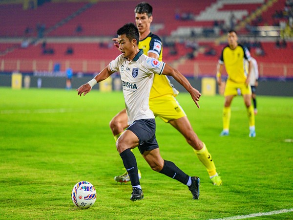 OFC's Jerry Mawihmingthanga dribbling with the ball (Photo: ISL)