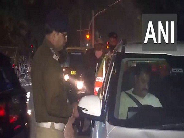 Delhi Police checks vehicles to ensure proper implementation of GRAP stage IV (Photo/ANI)